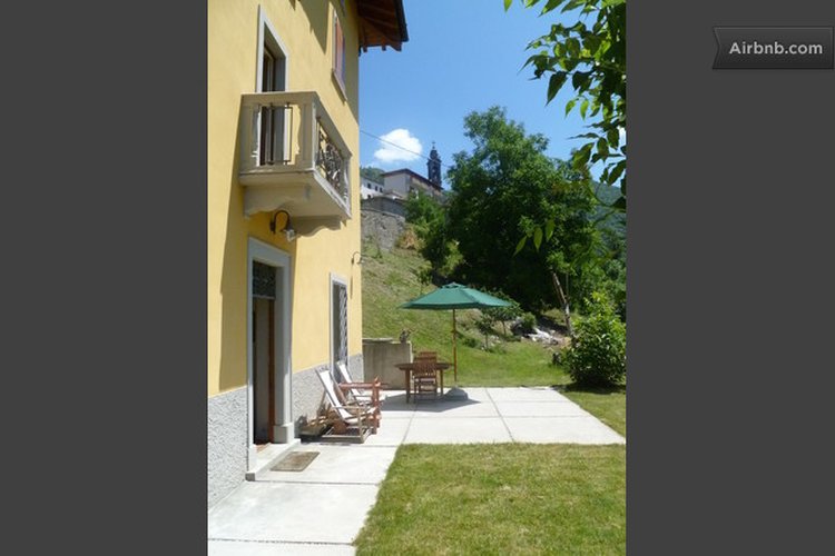 Costa Serina, vista a 360°, intero fabbricato ristrutturato con prato e bosco Costa Serina