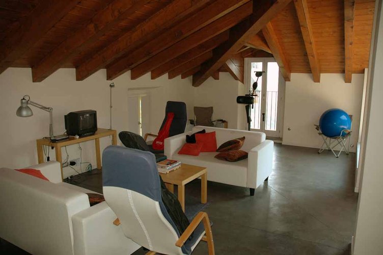 Costa Serina, vista a 360°, intero fabbricato ristrutturato con prato e bosco Costa Serina