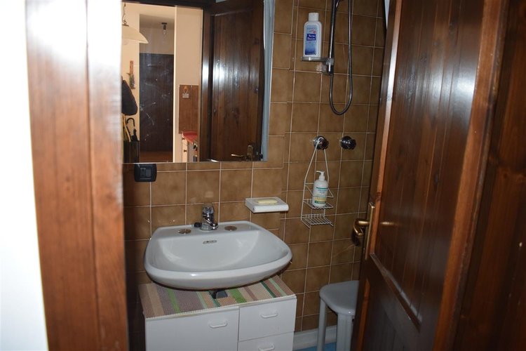 Oltre il Colle quota mt. 1200 vista Monte Arera affarone alloggio arredato, balconato con box Oltre il Colle