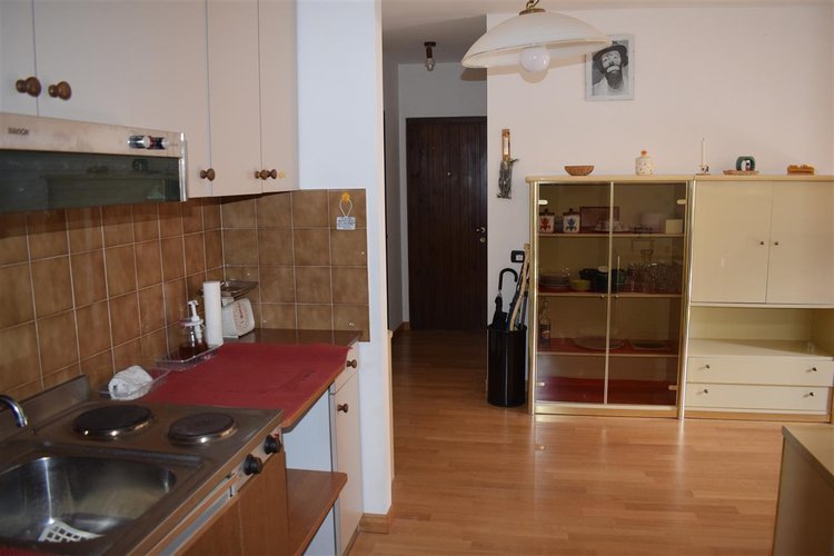 Oltre il Colle quota mt. 1200 vista Monte Arera affarone alloggio arredato, balconato con box Oltre il Colle