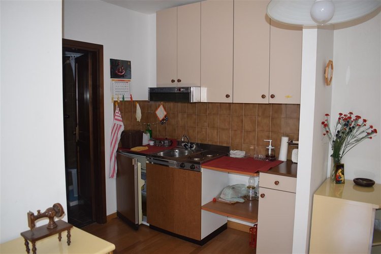 Oltre il Colle quota mt. 1200 vista Monte Arera affarone alloggio arredato, balconato con box Oltre il Colle