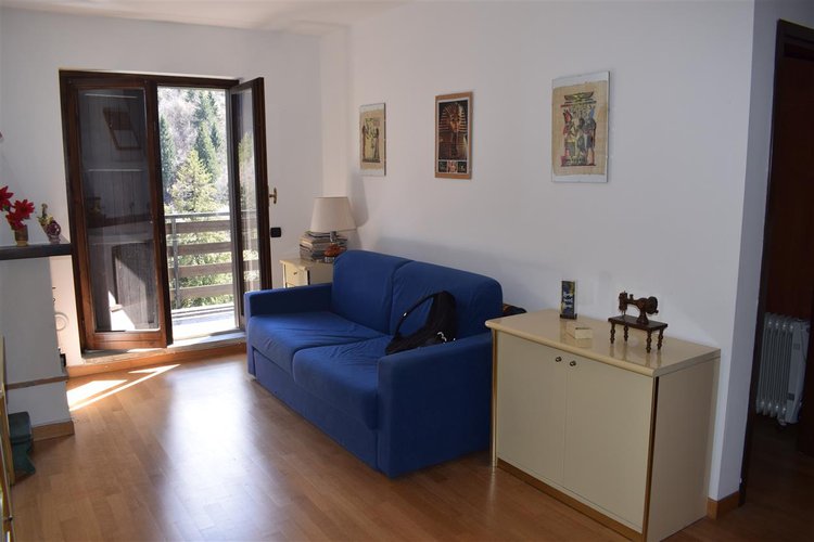 Oltre il Colle quota mt. 1200 vista Monte Arera affarone alloggio arredato, balconato con box Oltre il Colle