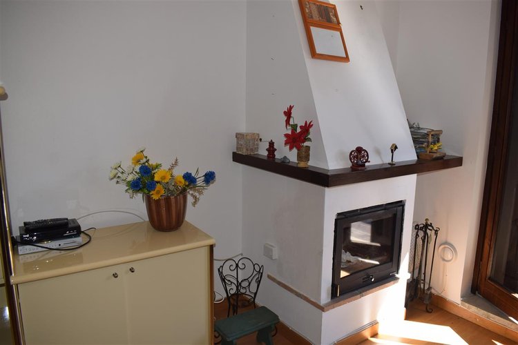 Oltre il Colle quota mt. 1200 vista Monte Arera affarone alloggio arredato, balconato con box Oltre il Colle