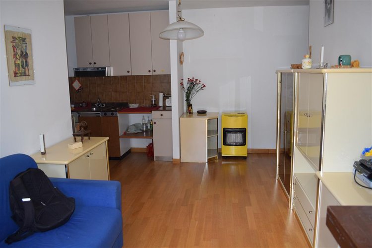 Oltre il Colle quota mt. 1200 vista Monte Arera affarone alloggio arredato, balconato con box Oltre il Colle