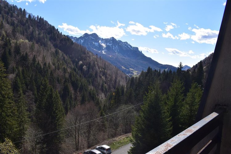 Oltre il Colle quota mt. 1200 vista Monte Arera affarone alloggio arredato, balconato con box Oltre il Colle