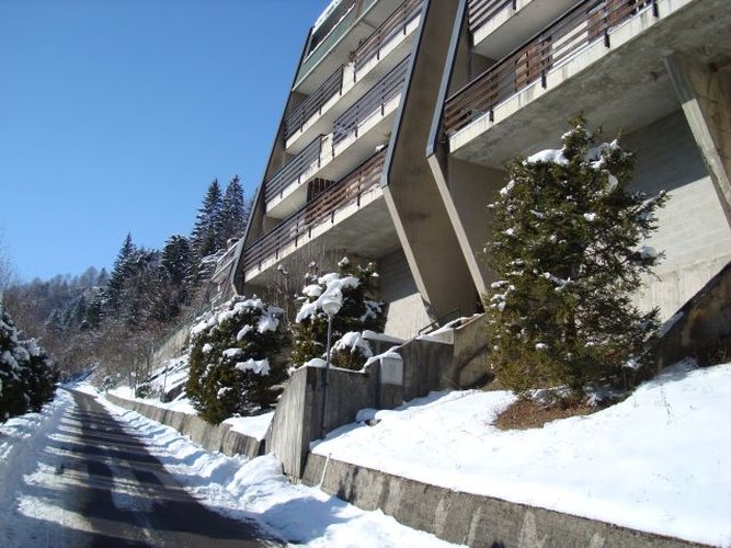 Oltre il Colle quota mt. 1200 vista Monte Arera affarone alloggio arredato, balconato con box
