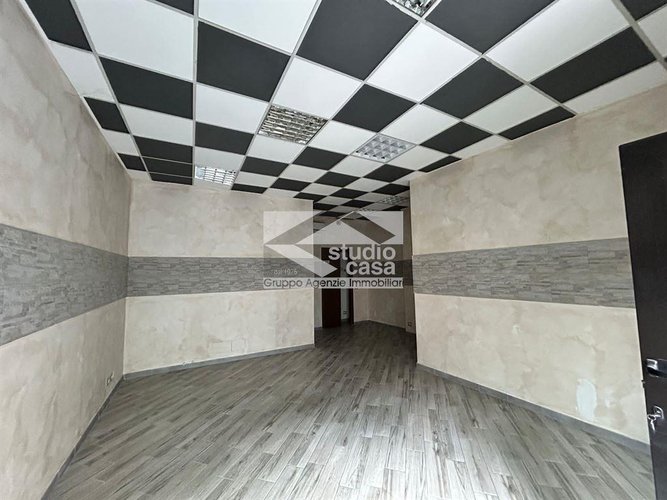 Negozio Ristrutturato Fronte SS42 a Verdello – Nessuna Spesa Condominiale!