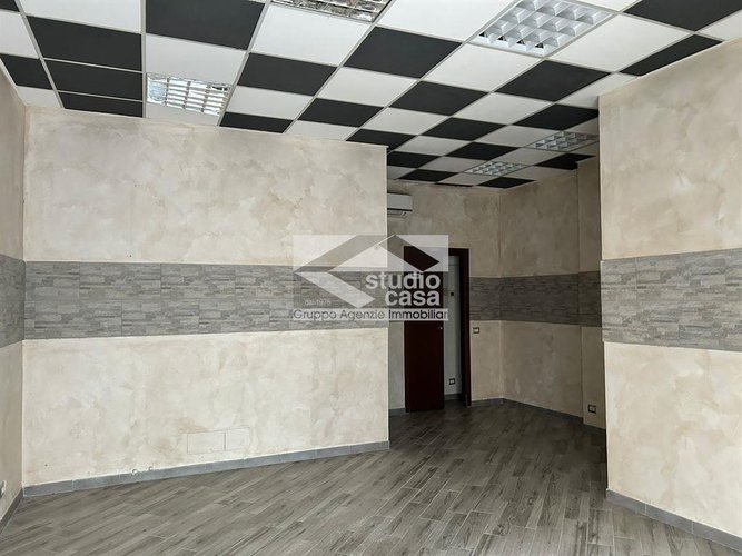 Negozio Ristrutturato Fronte SS42 a Verdello – Nessuna Spesa Condominiale! Verdello