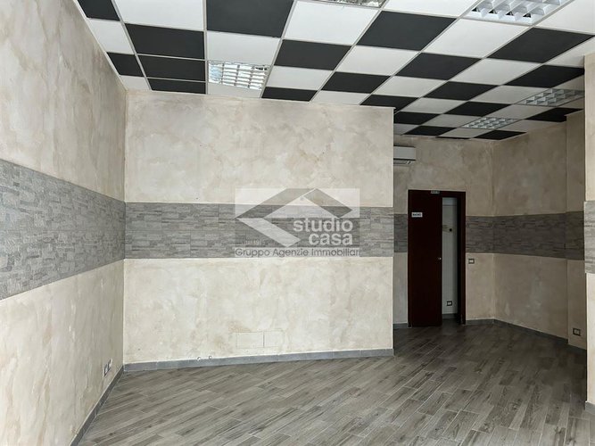 Negozio Ristrutturato Fronte SS42 a Verdello – Nessuna Spesa Condominiale! Verdello