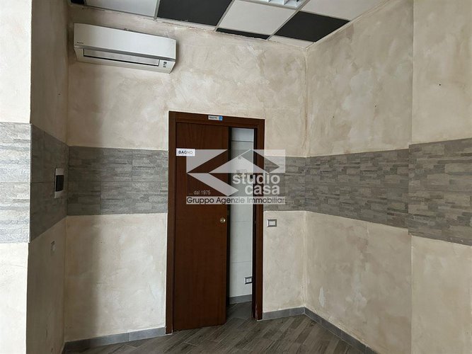 Negozio Ristrutturato Fronte SS42 a Verdello – Nessuna Spesa Condominiale! Verdello