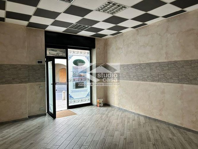 Negozio Ristrutturato Fronte SS42 a Verdello – Nessuna Spesa Condominiale! Verdello