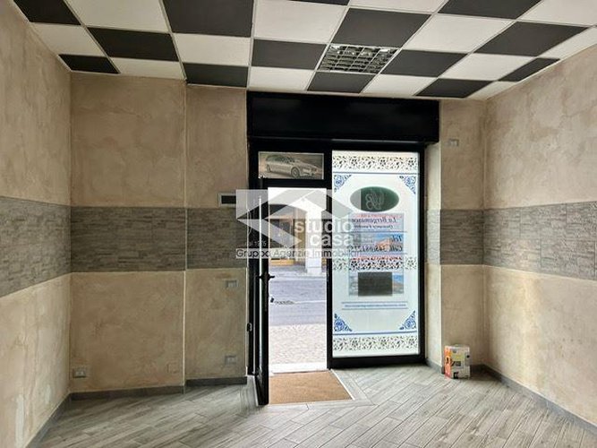 Negozio Ristrutturato Fronte SS42 a Verdello – Nessuna Spesa Condominiale! Verdello