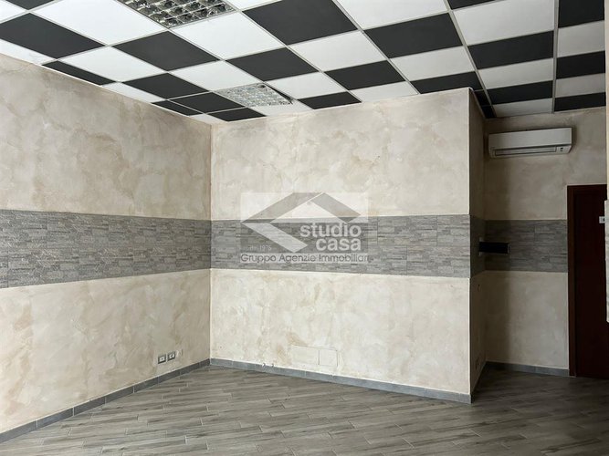 Negozio Ristrutturato Fronte SS42 a Verdello – Nessuna Spesa Condominiale! Verdello