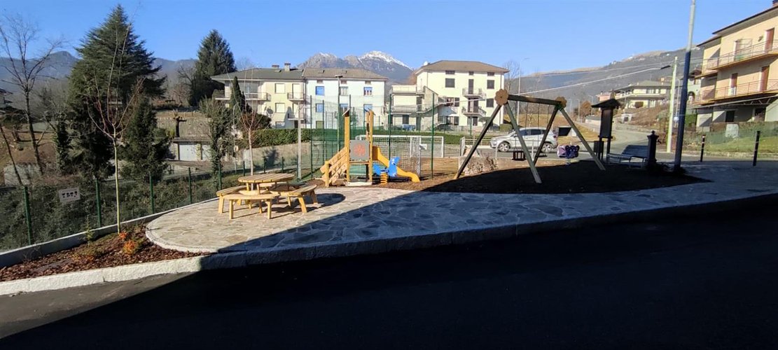 Corna Imagna trilocale con camino e cantina + box auto + terreno a frutteto Corna Imagna