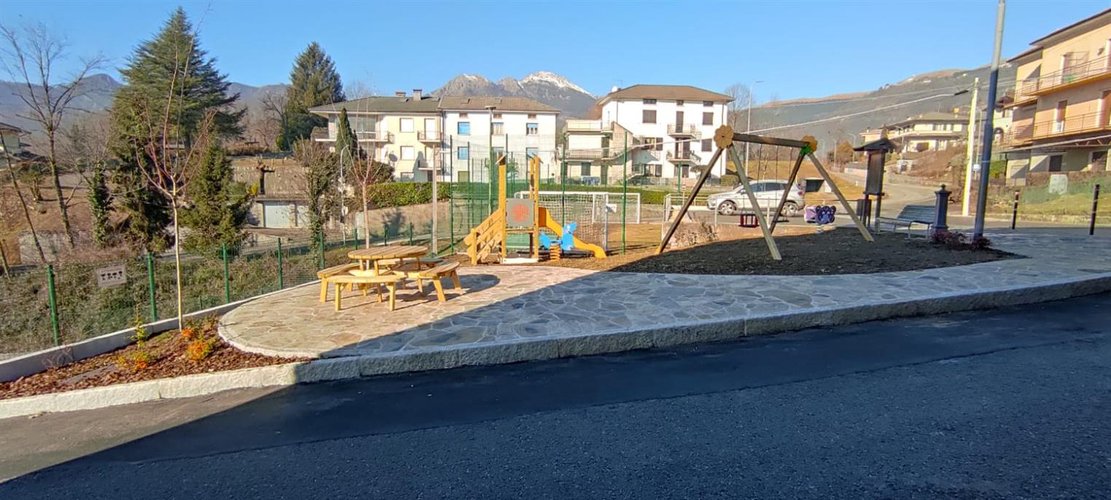 Corna Imagna trilocale con camino e cantina + box auto + terreno a frutteto Corna Imagna