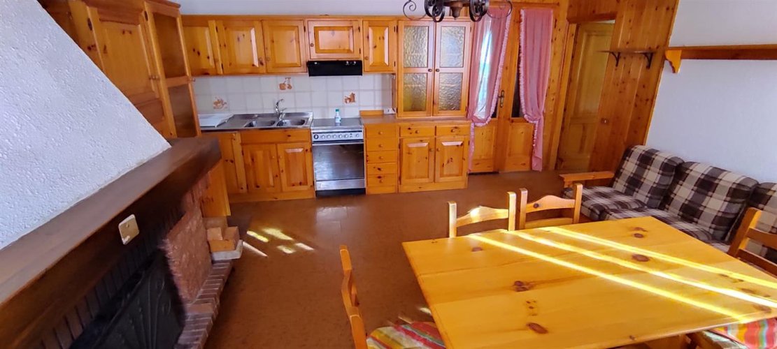 Corna Imagna trilocale con camino e cantina + box auto + terreno a frutteto Corna Imagna