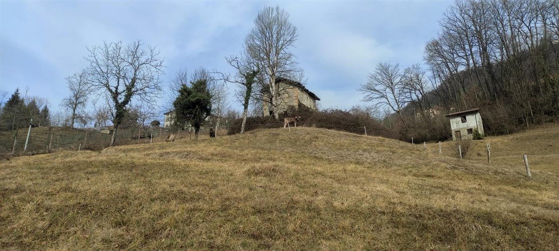 Corna Imagna vendesi rustico singolo + terreno Corna Imagna