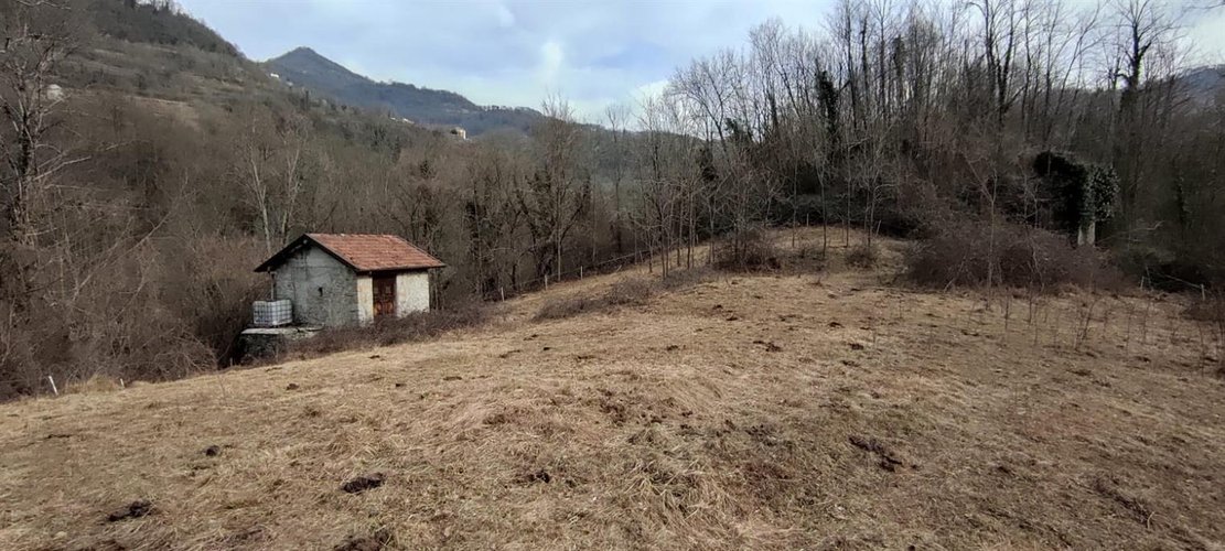 Corna Imagna vendesi rustico singolo + terreno