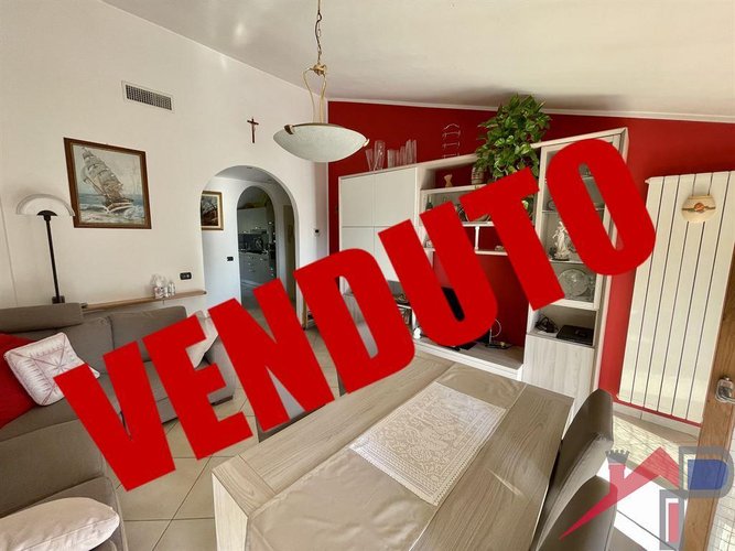 Trilocale ristrutturato con triplo box Caprino Bergamasco