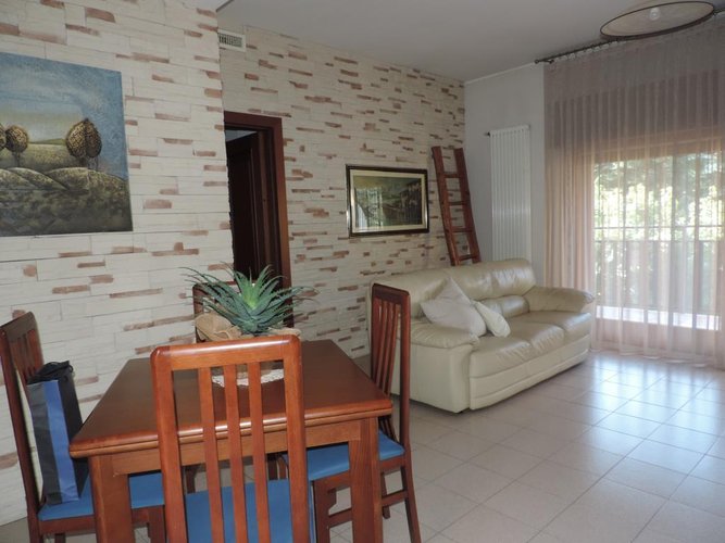 Caprino Bergamasco ampio trilocale con box