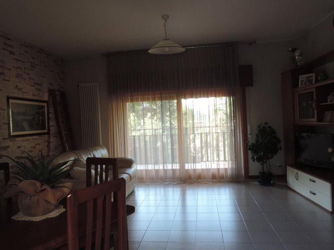 Caprino Bergamasco ampio trilocale con box Caprino Bergamasco