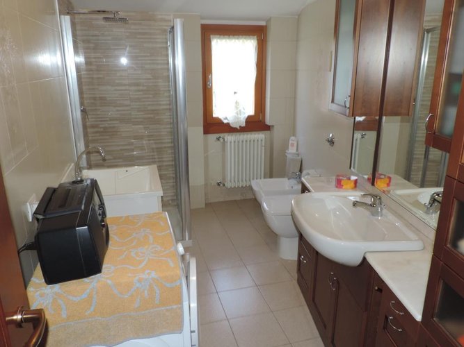 Caprino Bergamasco ampio trilocale con box Caprino Bergamasco