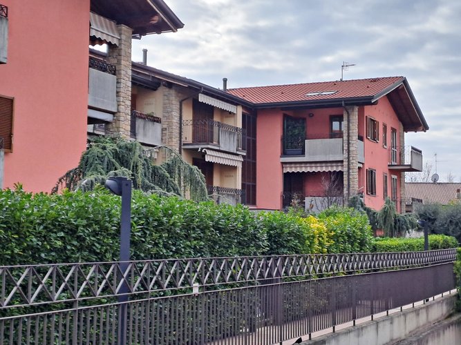 ESCLUSIVO 4 LOCALI 2 S ULTIMO PIANO Seriate