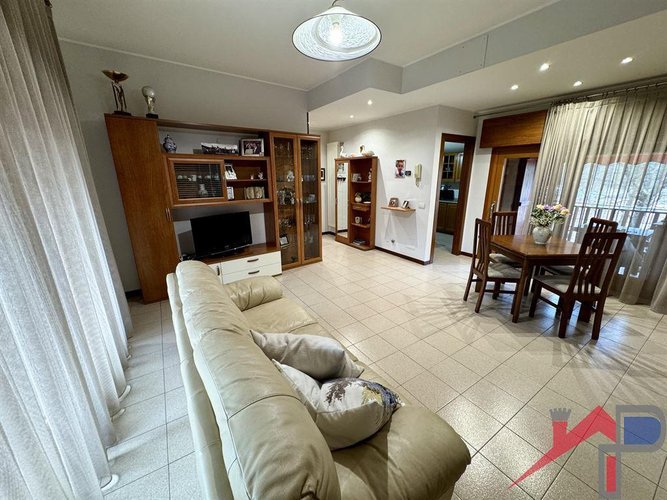 Caprino Bergamasco ampio trilocale con box Caprino Bergamasco