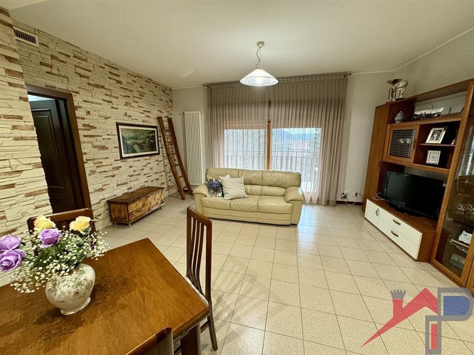 Caprino Bergamasco ampio trilocale con box Caprino Bergamasco