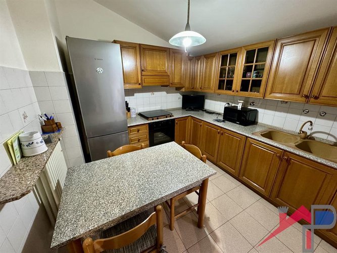 Caprino Bergamasco ampio trilocale con box Caprino Bergamasco