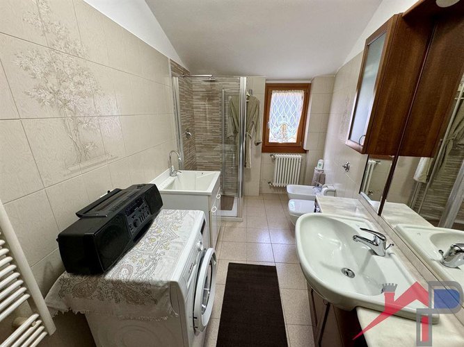 Caprino Bergamasco ampio trilocale con box Caprino Bergamasco