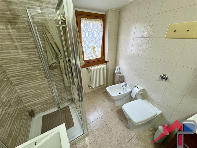 Caprino Bergamasco ampio trilocale con box Caprino Bergamasco