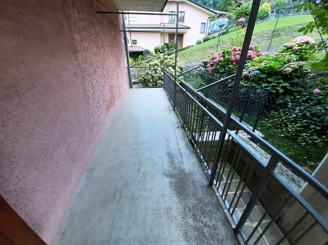 Taleggio vendesi porzione di casa con giardino Taleggio