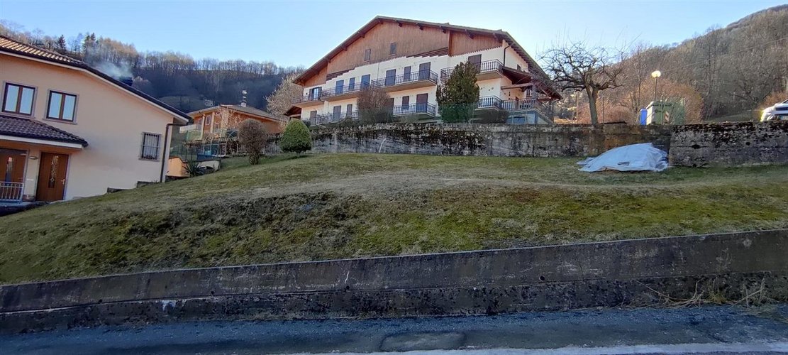 Taleggio vendesi porzione di casa con giardino