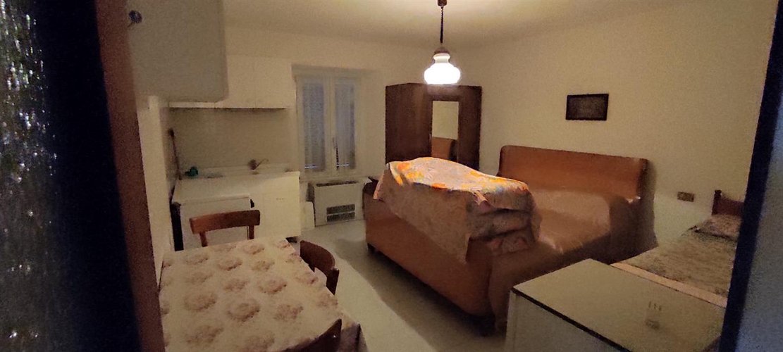 Taleggio vendesi porzione di casa con giardino Taleggio