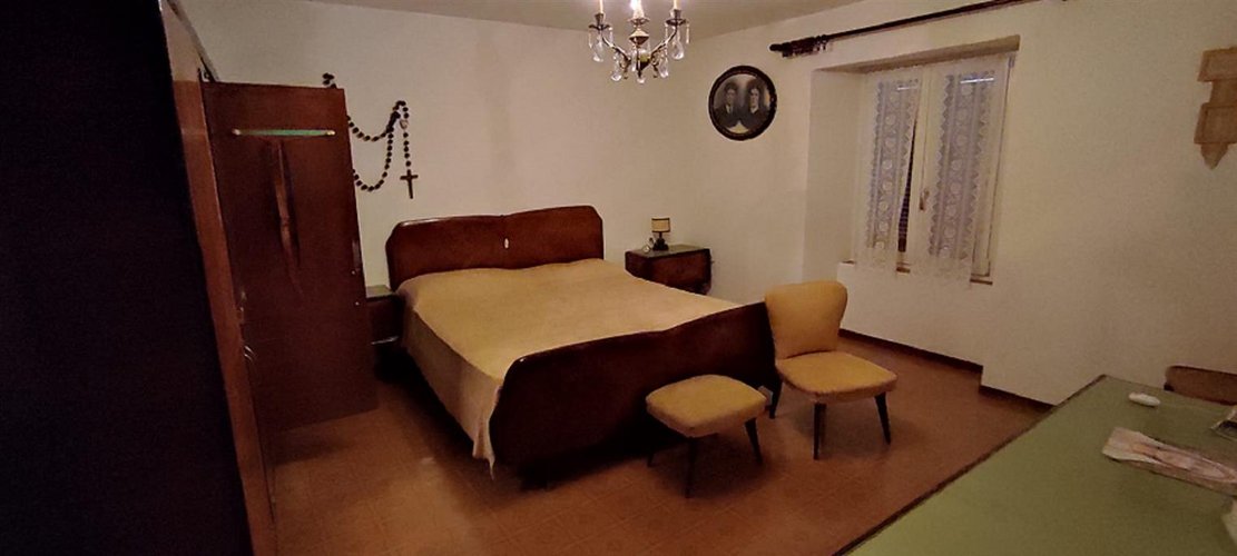 Taleggio vendesi porzione di casa con giardino Taleggio