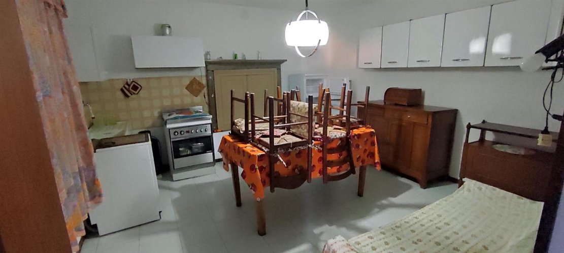 Taleggio vendesi porzione di casa con giardino Taleggio