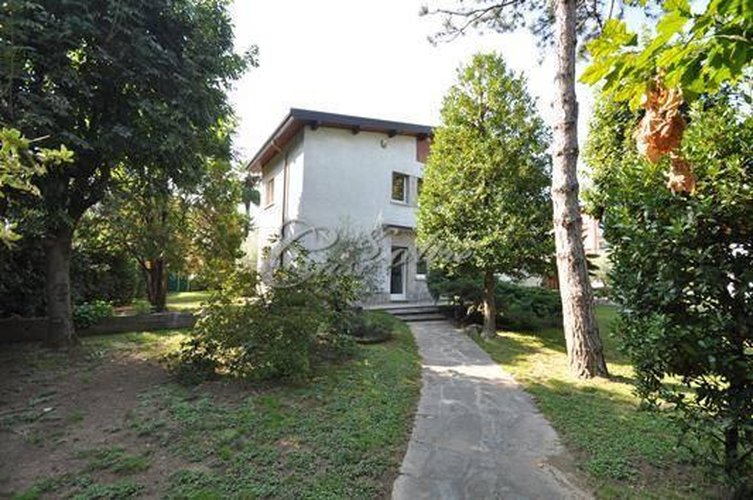 Villa singola Cermenate