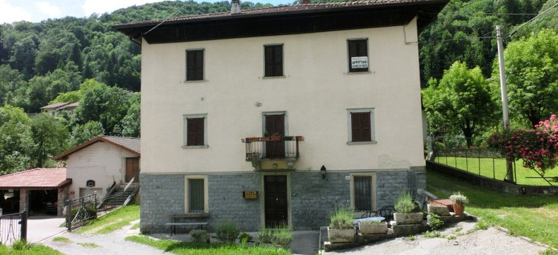 Serina vicinissimo al centro trilocale con camino in casa d’epoca Serina