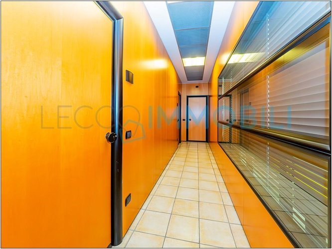 CAPANNONE CON AREA ESTERNA Pescate