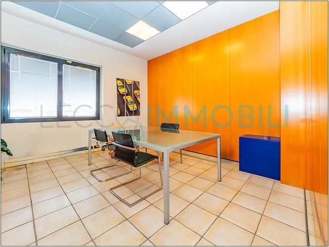 CAPANNONE CON AREA ESTERNA Pescate