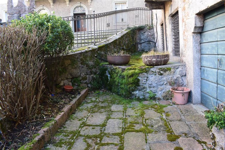 Serina centro storico, intero fabbricato del ’400 Serina