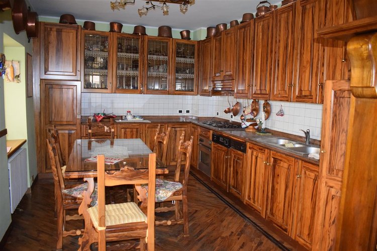 Serina centro storico, intero fabbricato del ’400 Serina