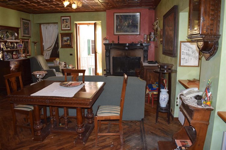 Serina centro storico, intero fabbricato del ’400 Serina