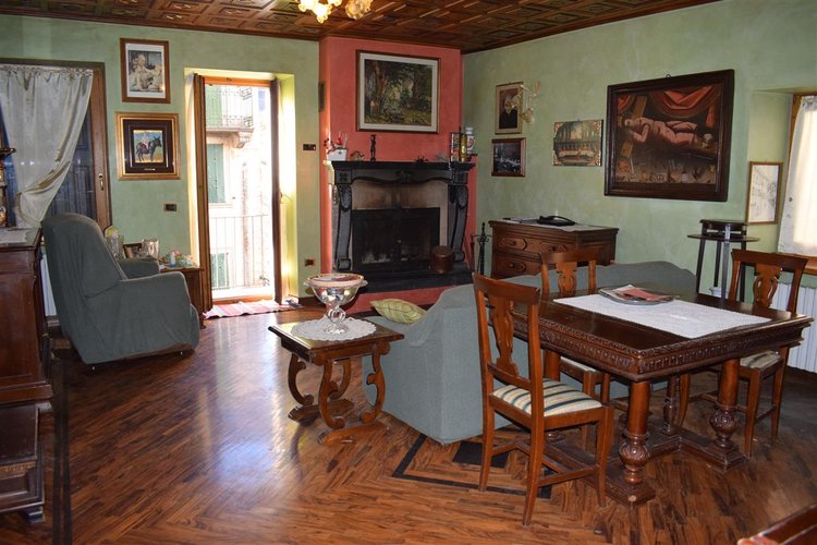 Serina centro storico, intero fabbricato del ’400 Serina