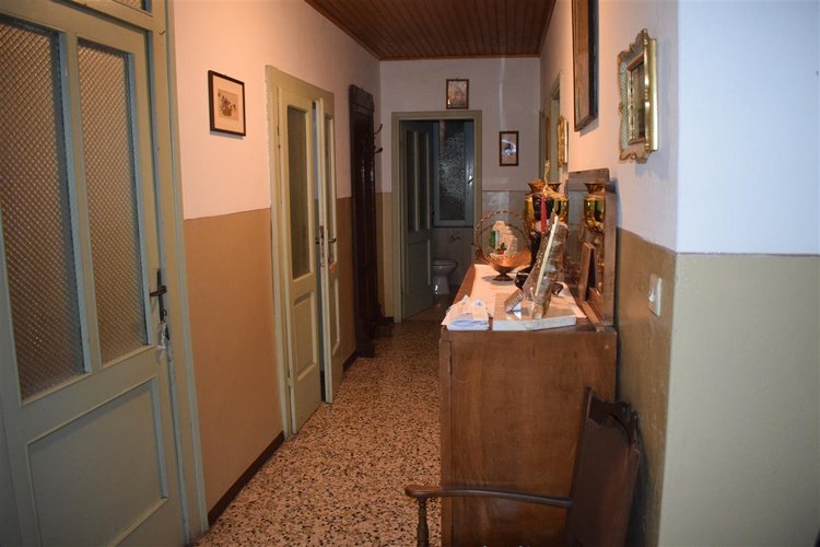 Serina centro storico, intero fabbricato del ’400 Serina