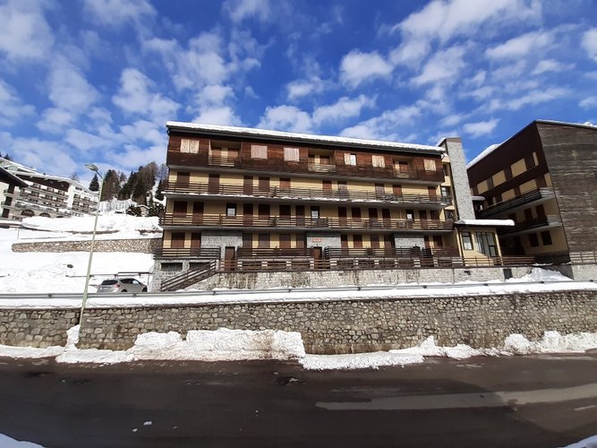 Foppolo perla Orobica dell’Alta Valle Brembana panoramico bilocale arredato con ski-box