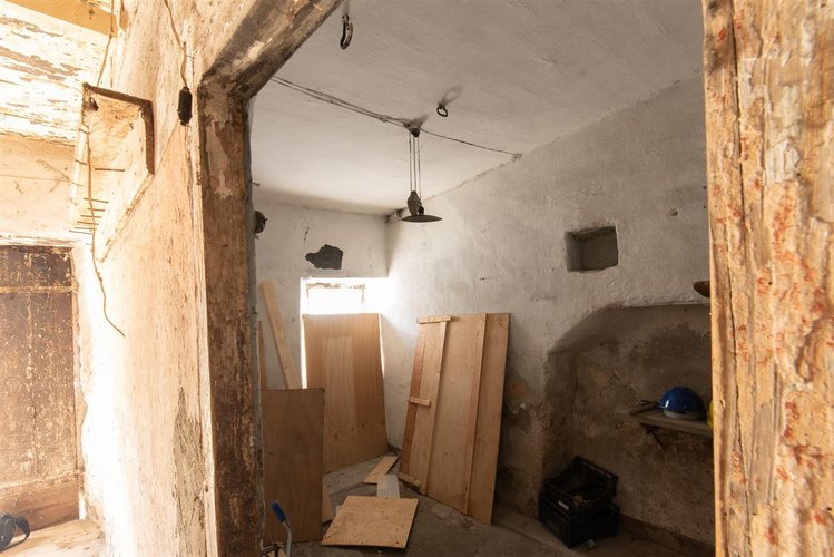 Valtorta occasione in tipico borgo porzione di casa rustica da riattare con giardino Valtorta