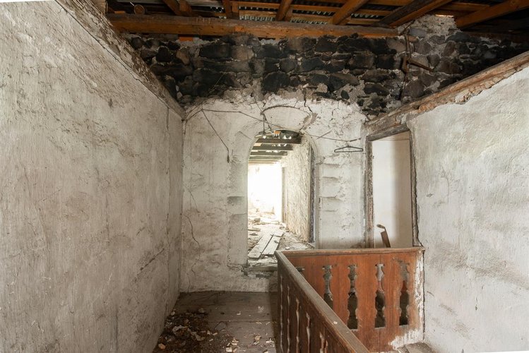 Valtorta occasione in tipico borgo porzione di casa rustica da riattare con giardino Valtorta