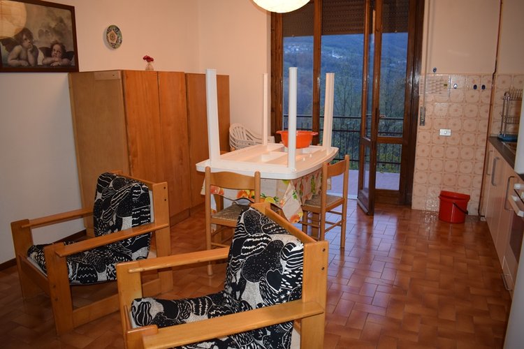 Locatello trilocale balconato in signorile palazzina Locatello